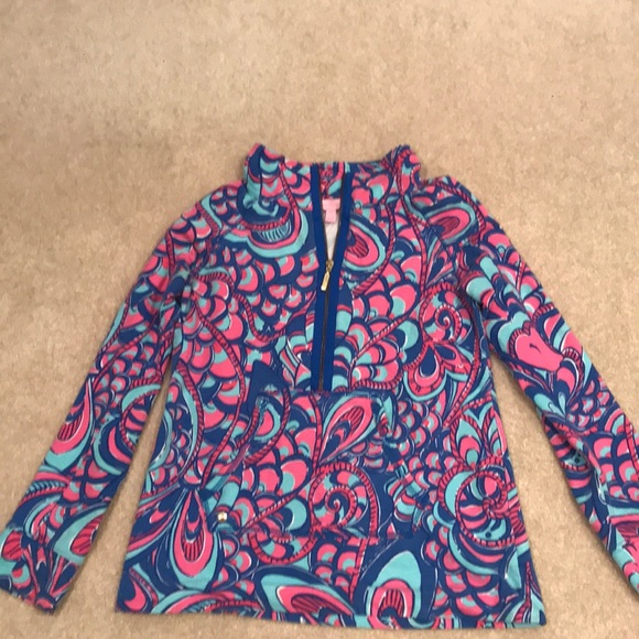 Lilly Pulitzer Tops - Cute Lilly Pulitzer Pullover with front pouch